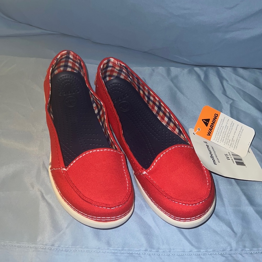 CROCS Women's Red canvas slip on loafer sneakers flats casual shoes MELBOURNE